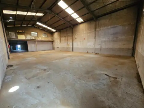 Nave industrial en calle de la Encina, 3